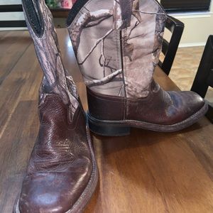 Brown camo boots